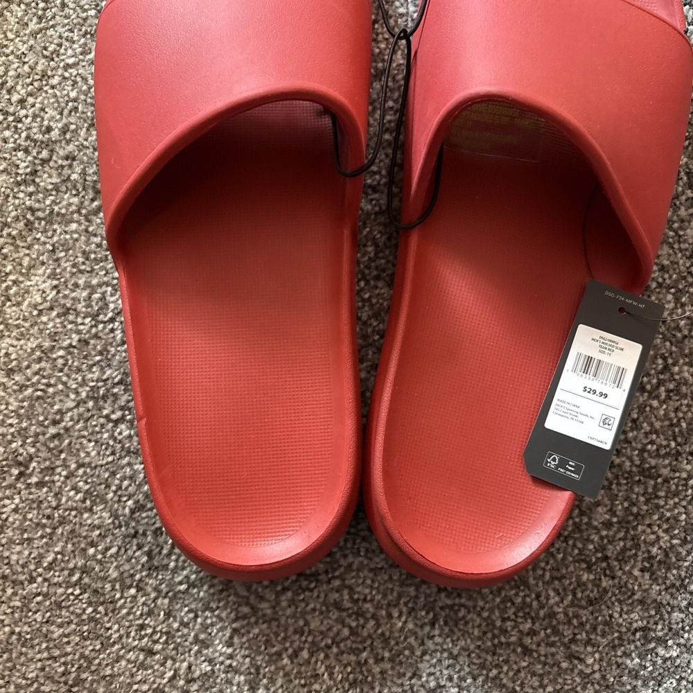 DSG Athletic Slide Men's 11 Molded Slides Team Red NWTs - Picture 4 of 5